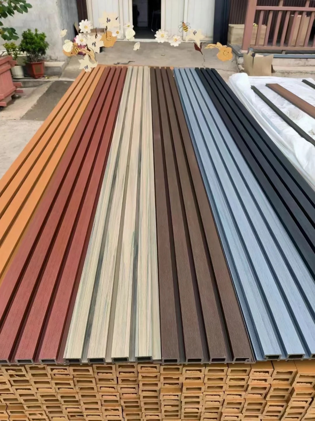 WPC vs Timber Decking: Vuoden 2026 materiaalivertailuopas